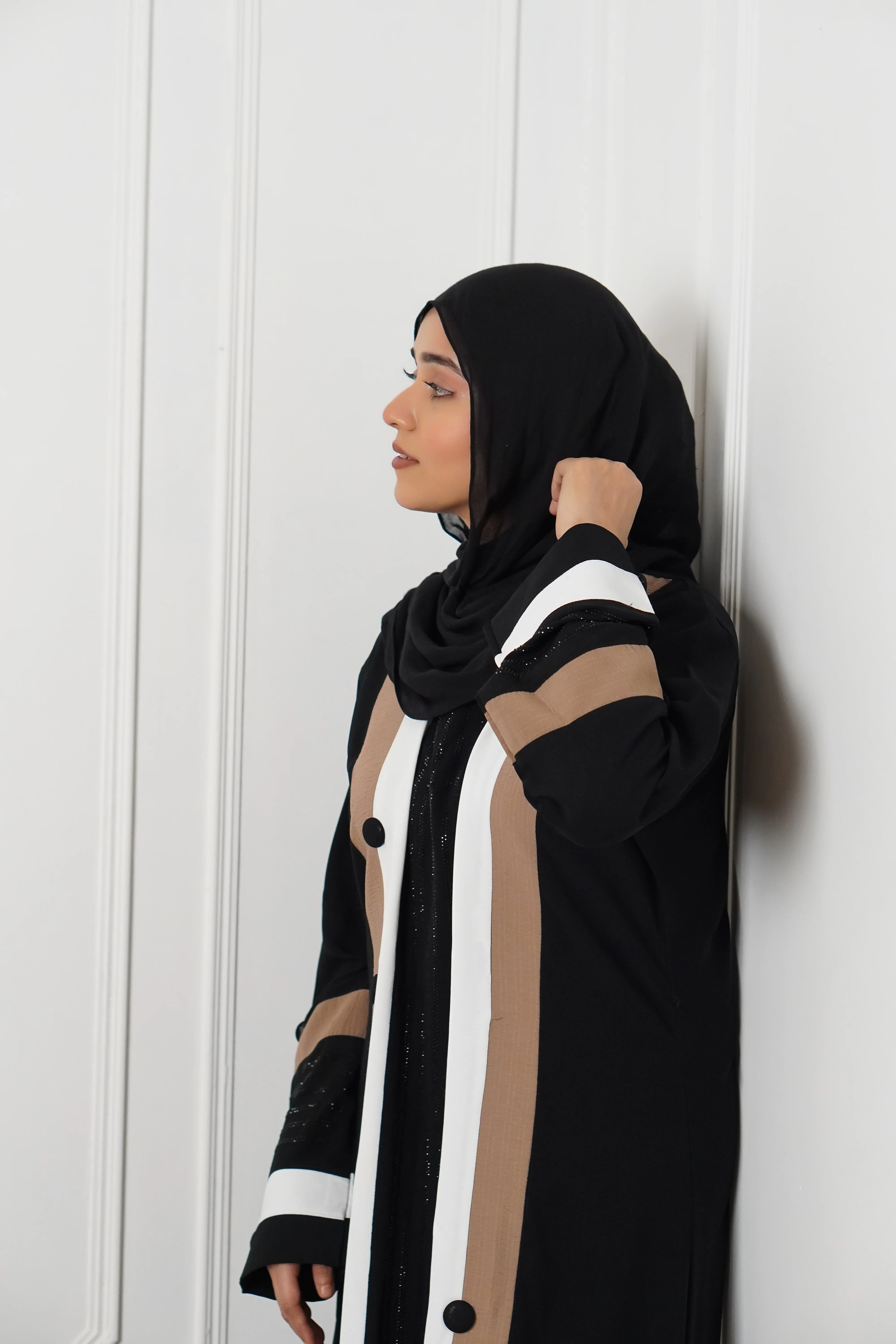 Black & Brown Buttoned Abayah - Image 5
