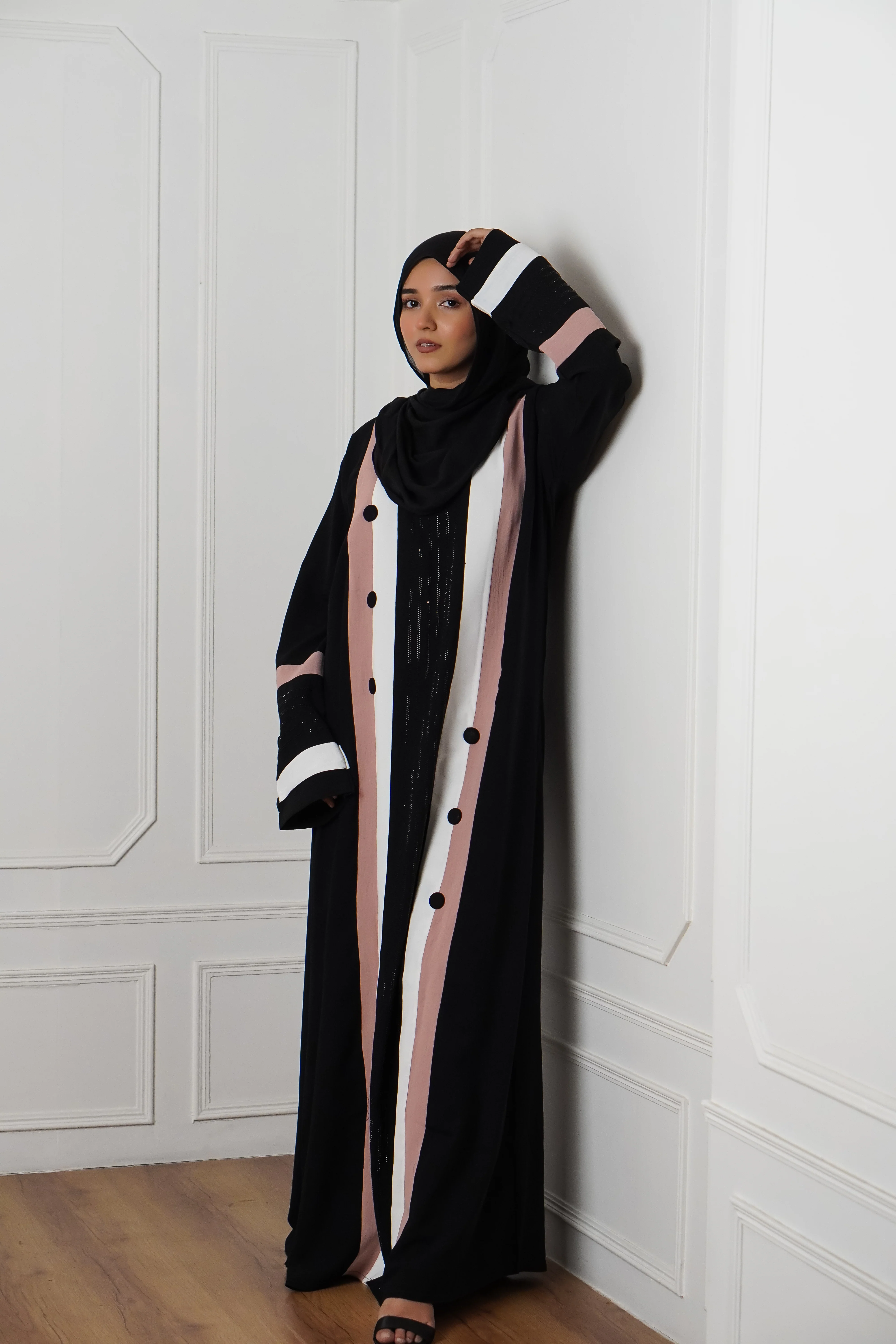 Black & Pink Buttoned Abayah - Image 5