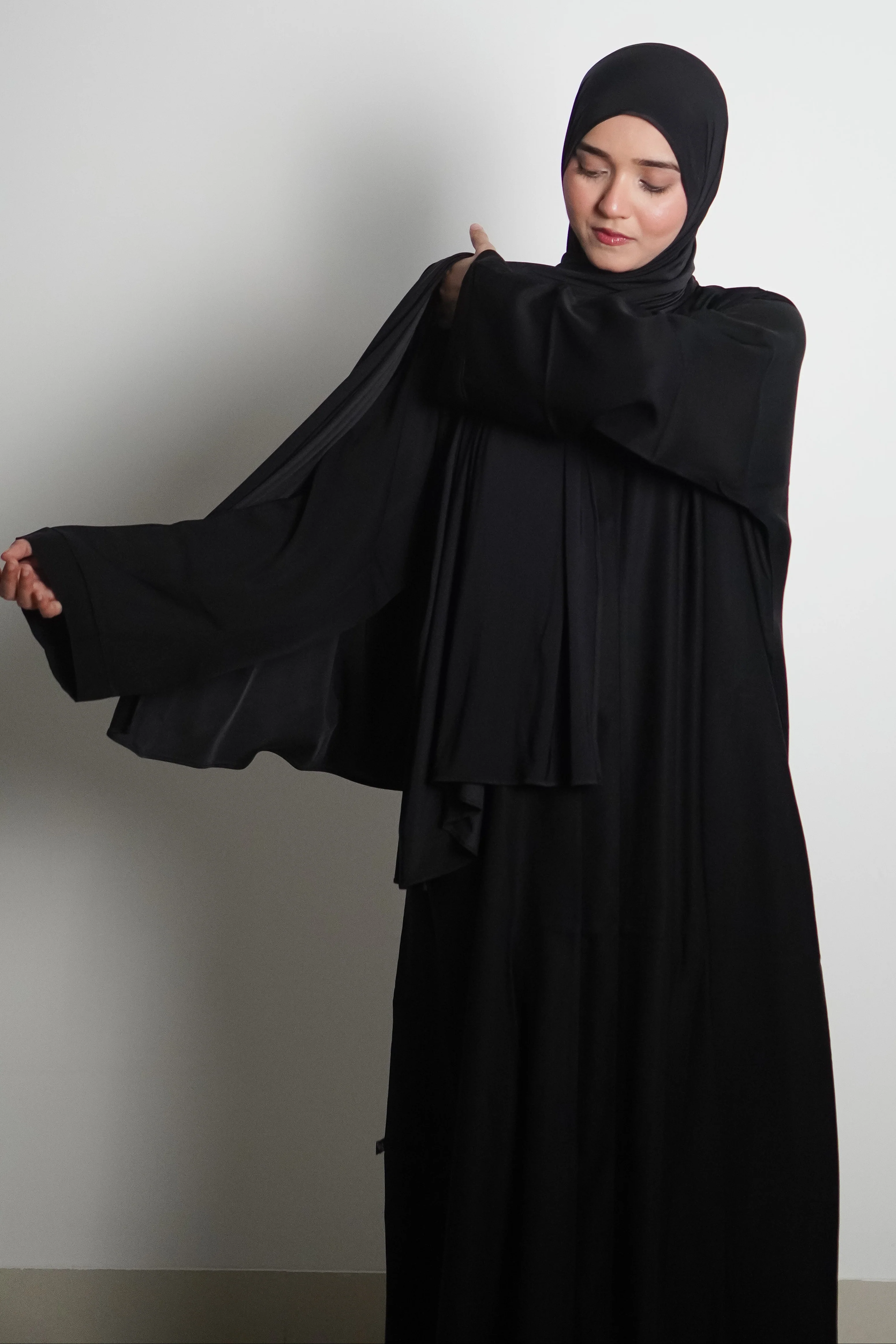 Classic Black Abayah 2.0 - Image 2