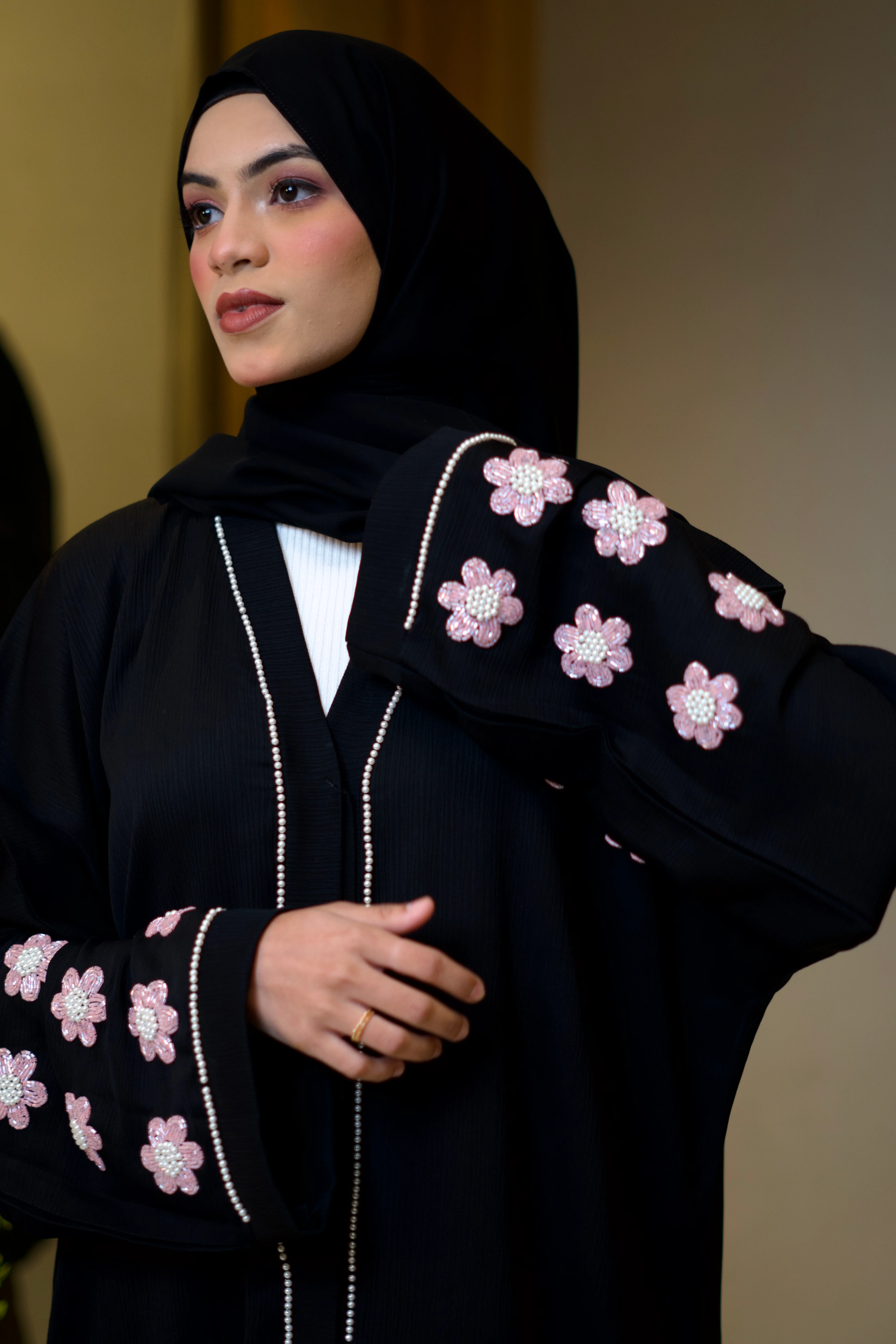 Pearl Noir Abayah - Image 12