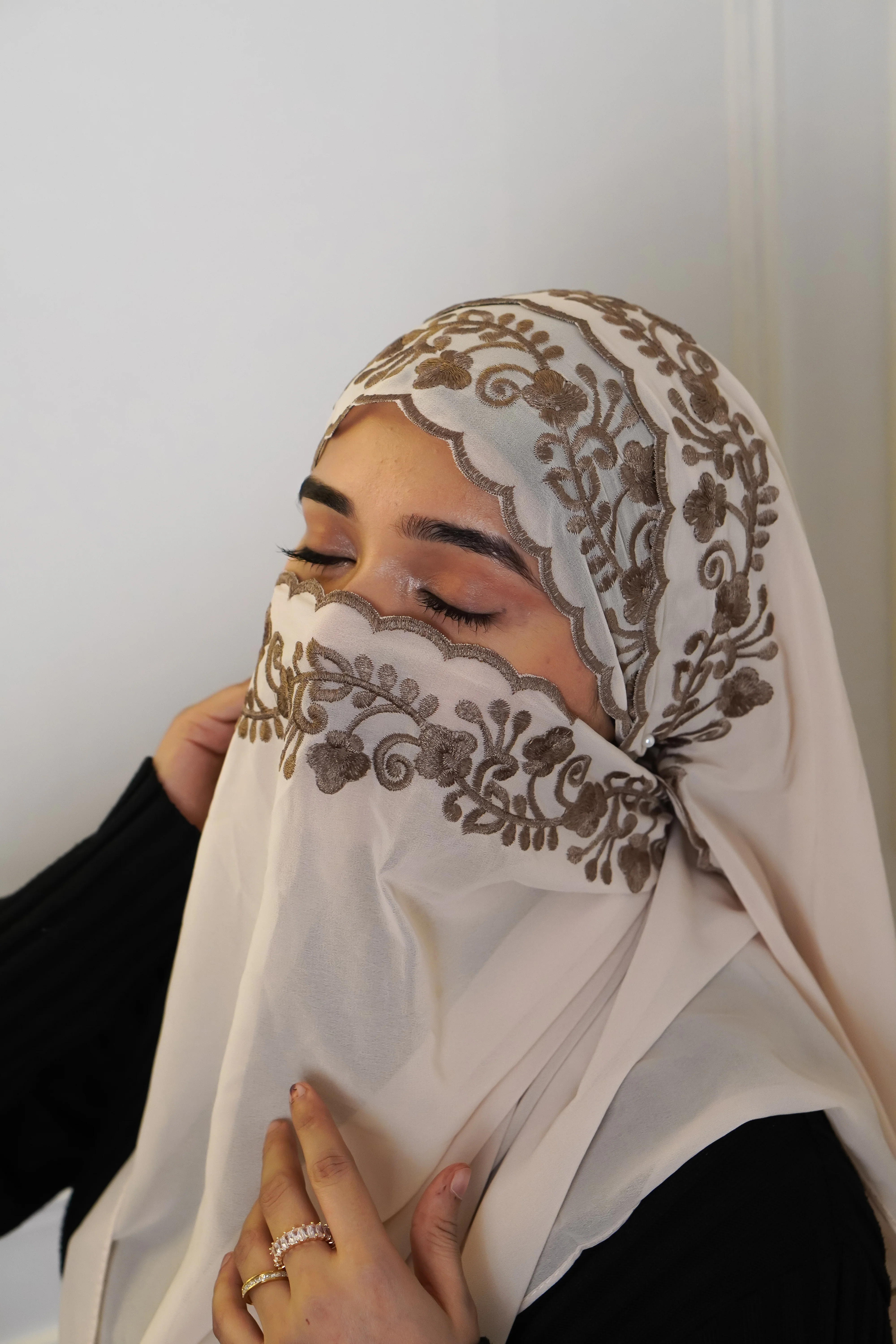 EMBROIDERED HIJAB - Crème - Image 5