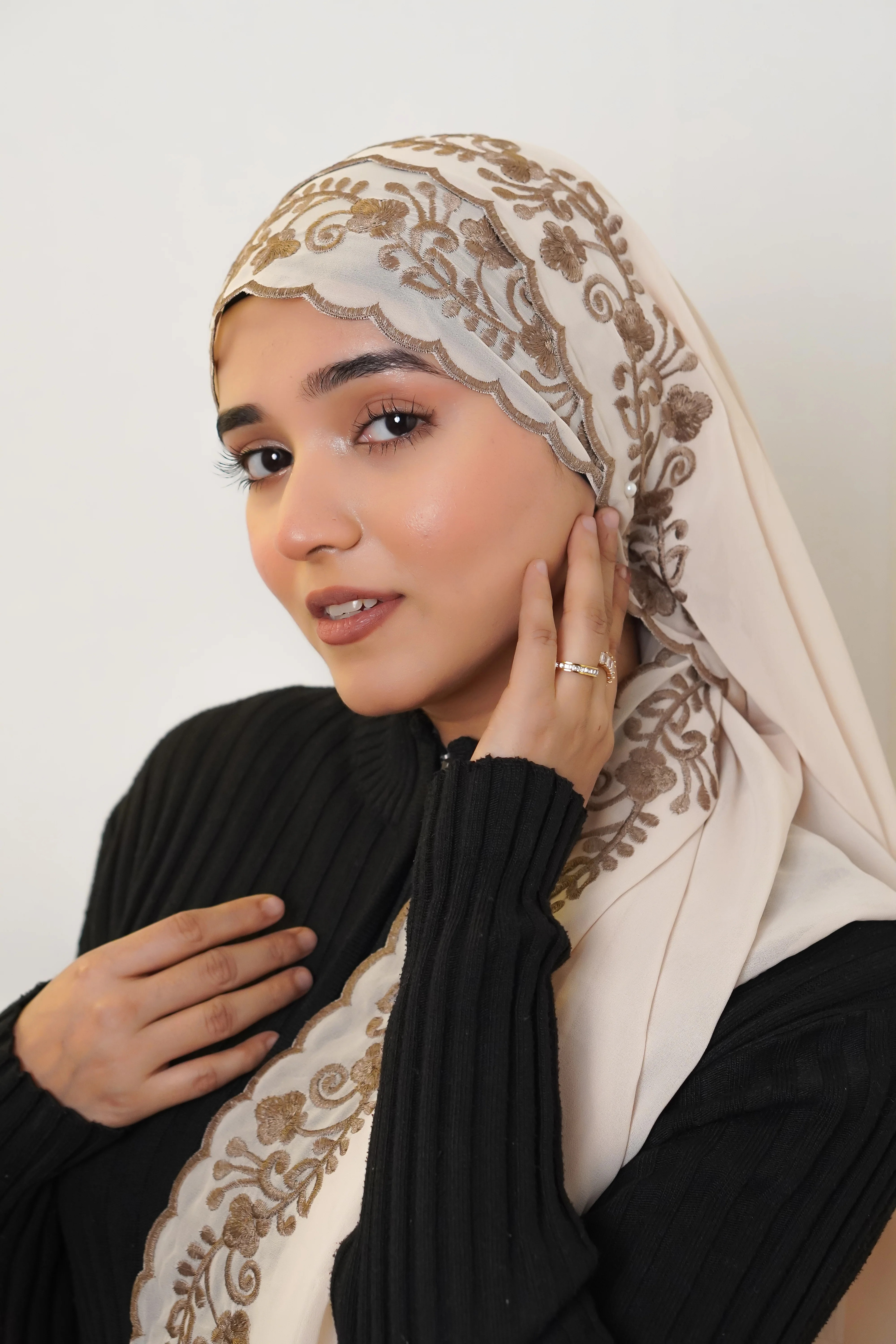 EMBROIDERED HIJAB - Crème - Image 7
