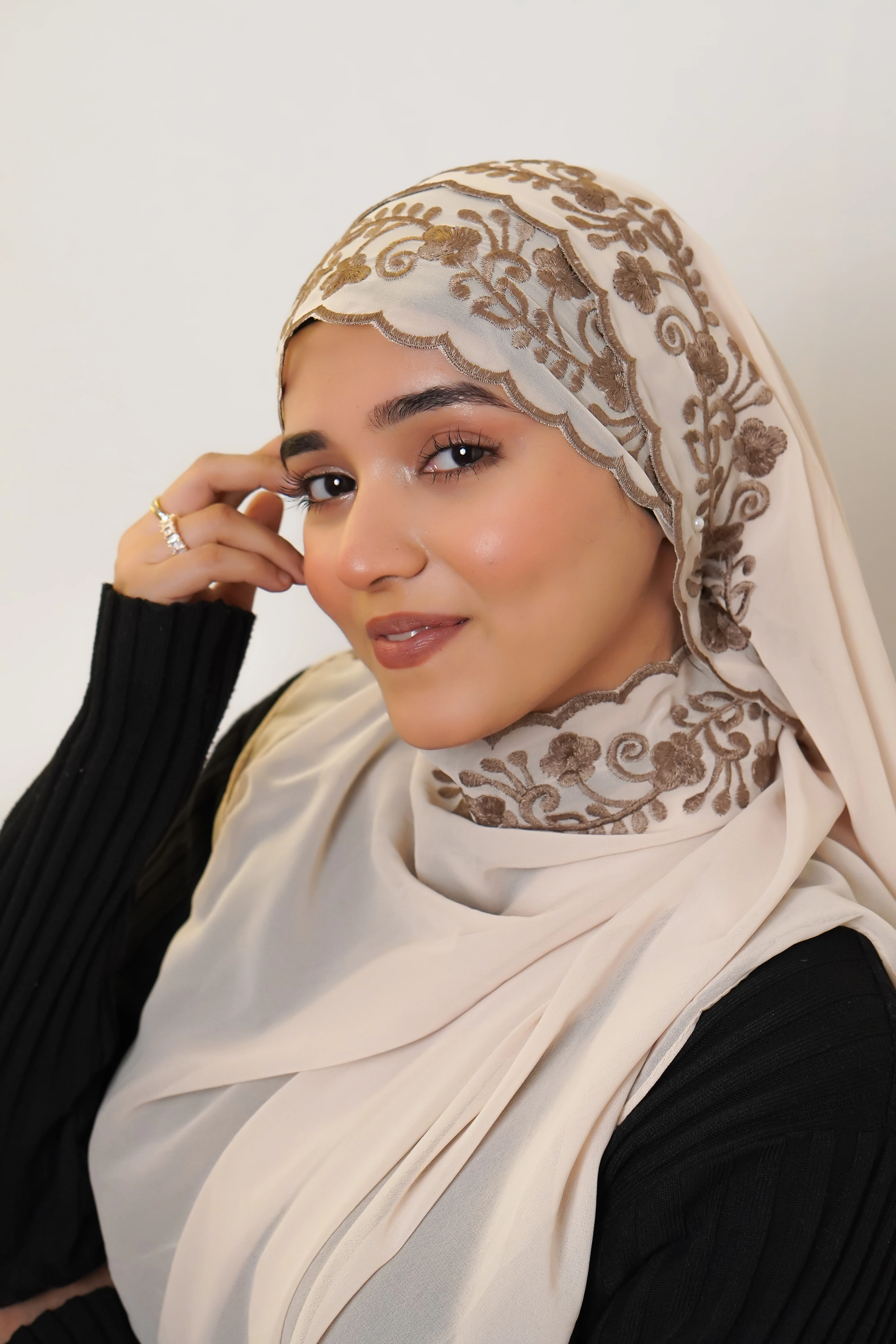 EMBROIDERED HIJAB - Crème - Image 8