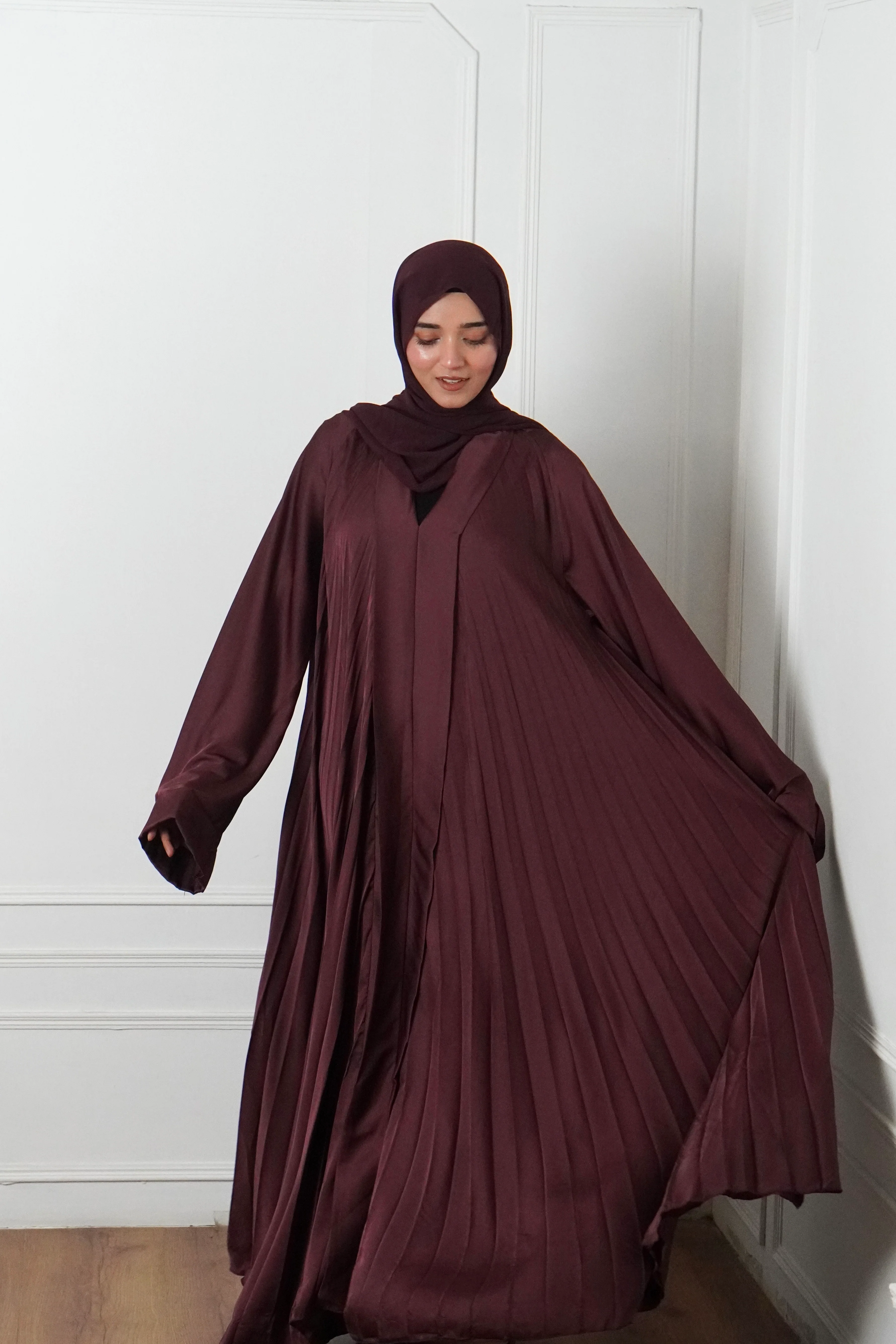 PLEATED ABAYAH - MAROON - Image 5