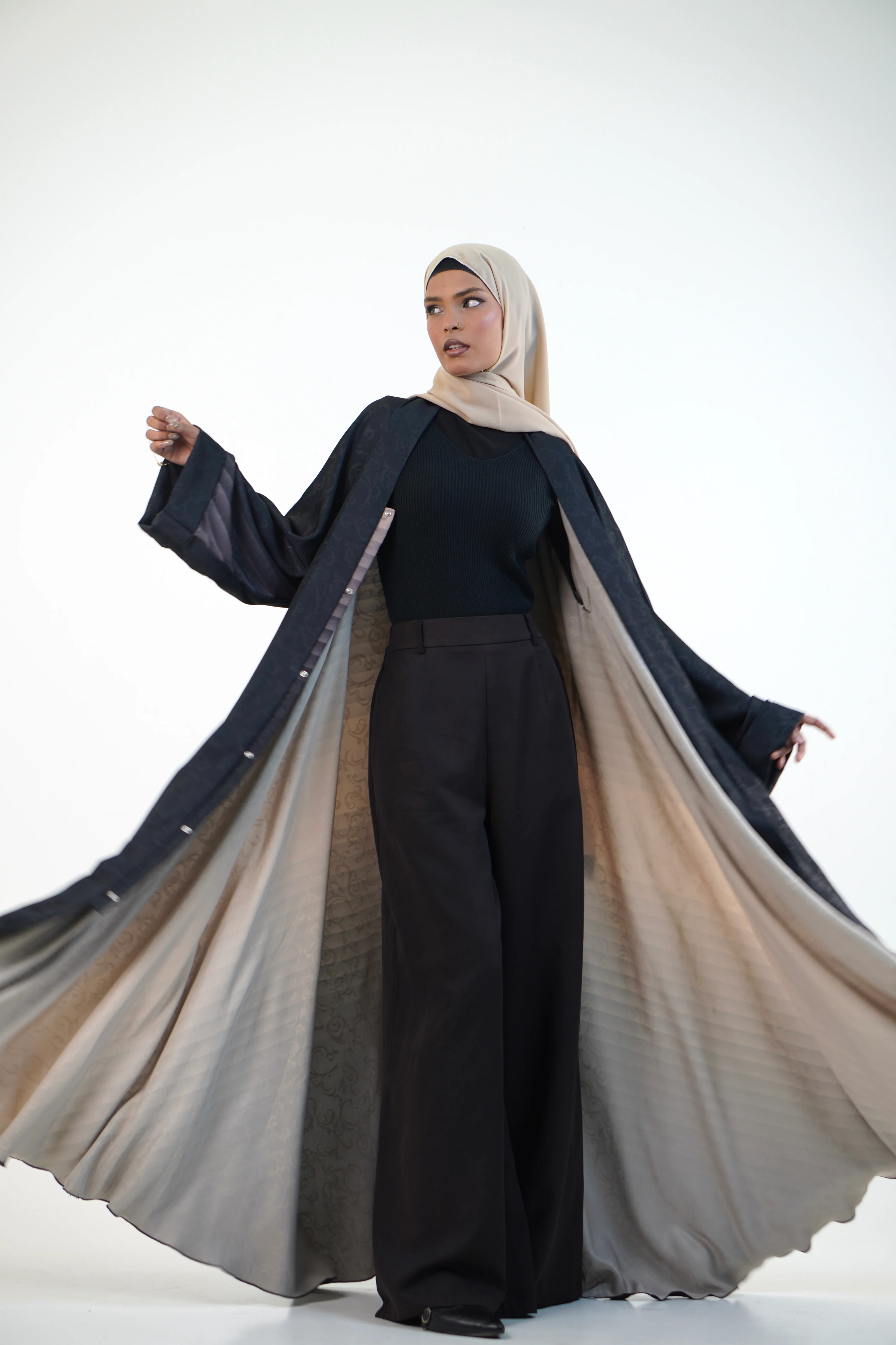TEXTURED OMBRE PLEATED ABAYAH - Image 10