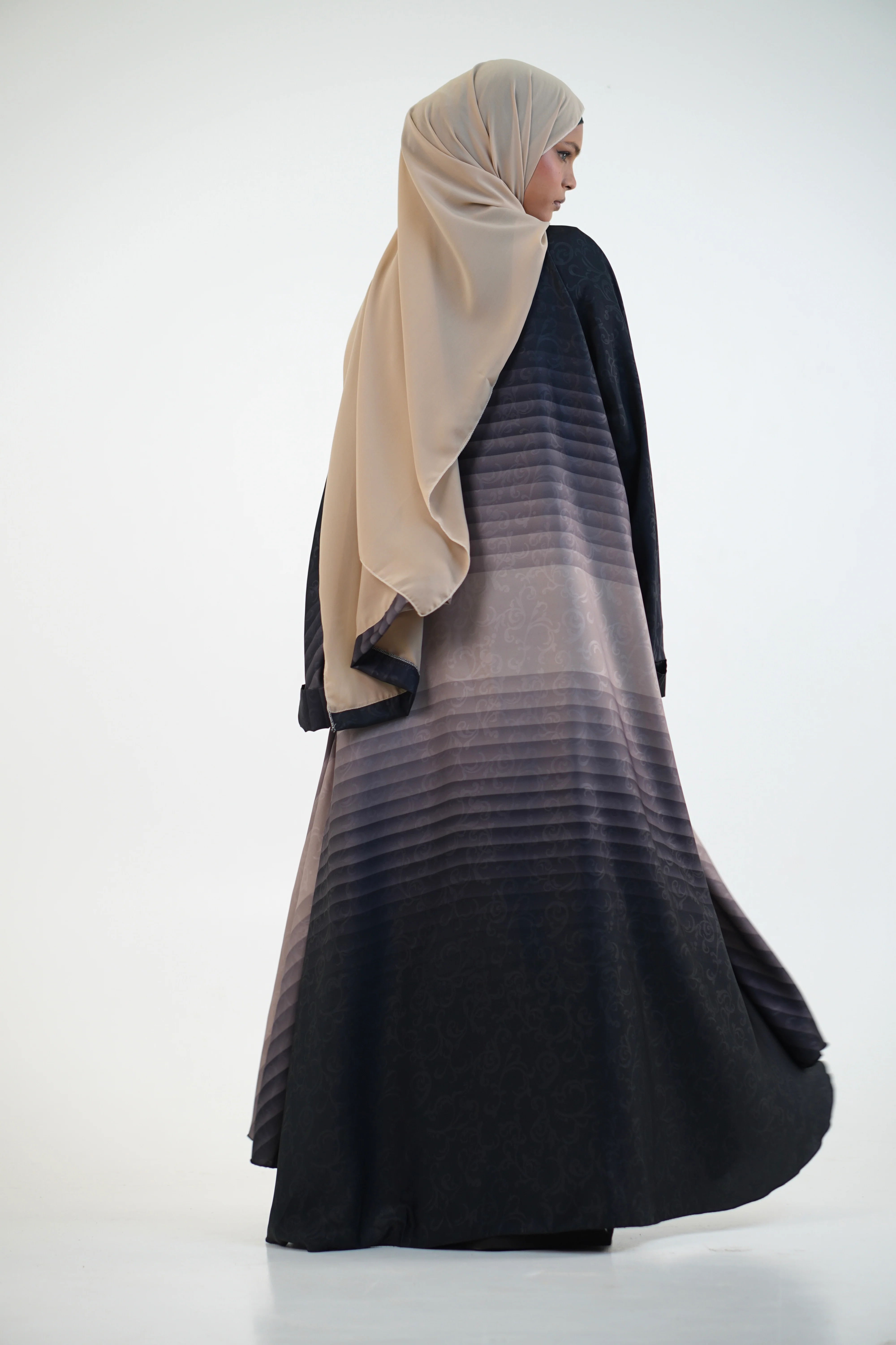 TEXTURED OMBRE PLEATED ABAYAH - Image 13