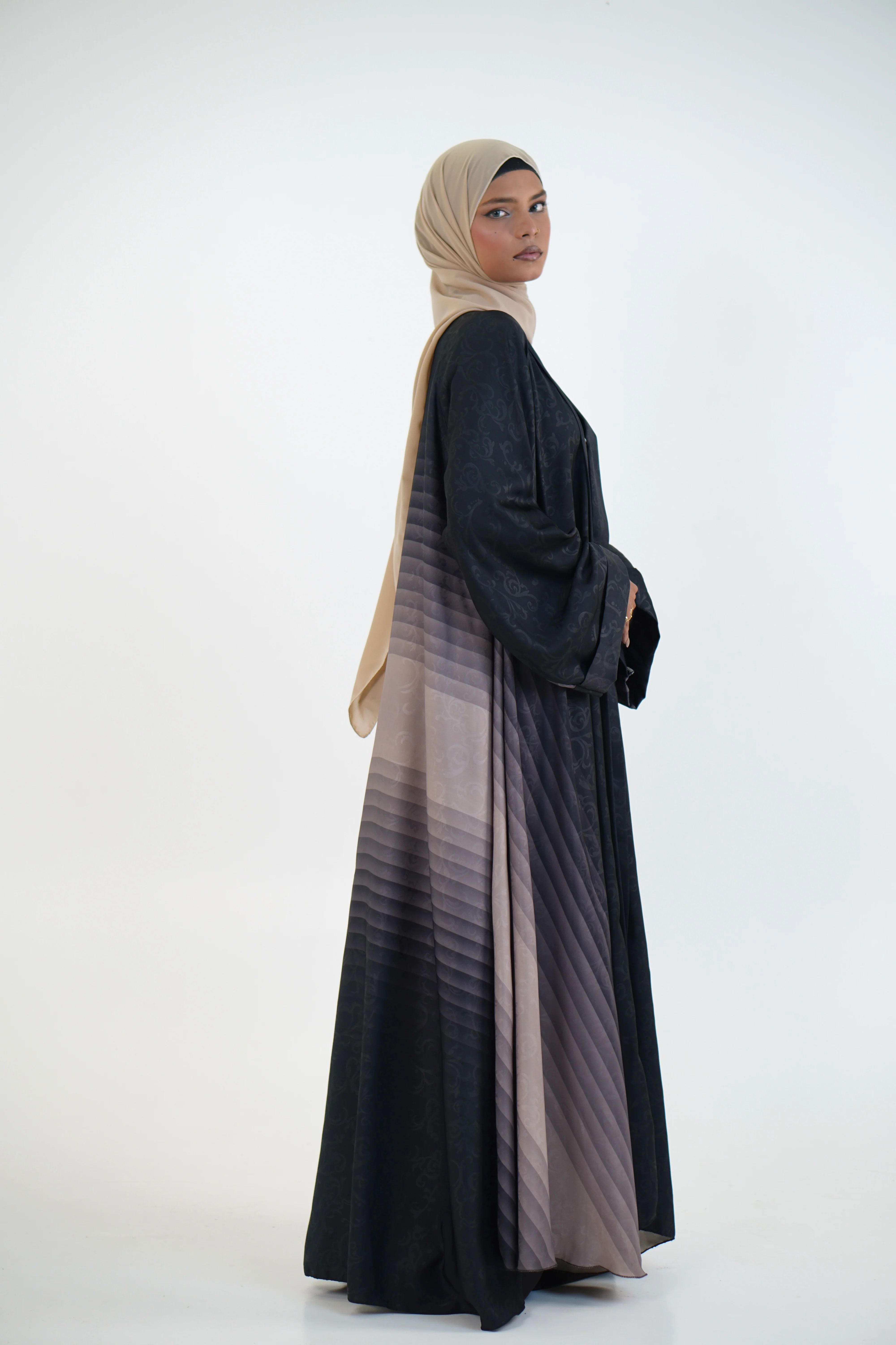 TEXTURED OMBRE PLEATED ABAYAH - Image 15