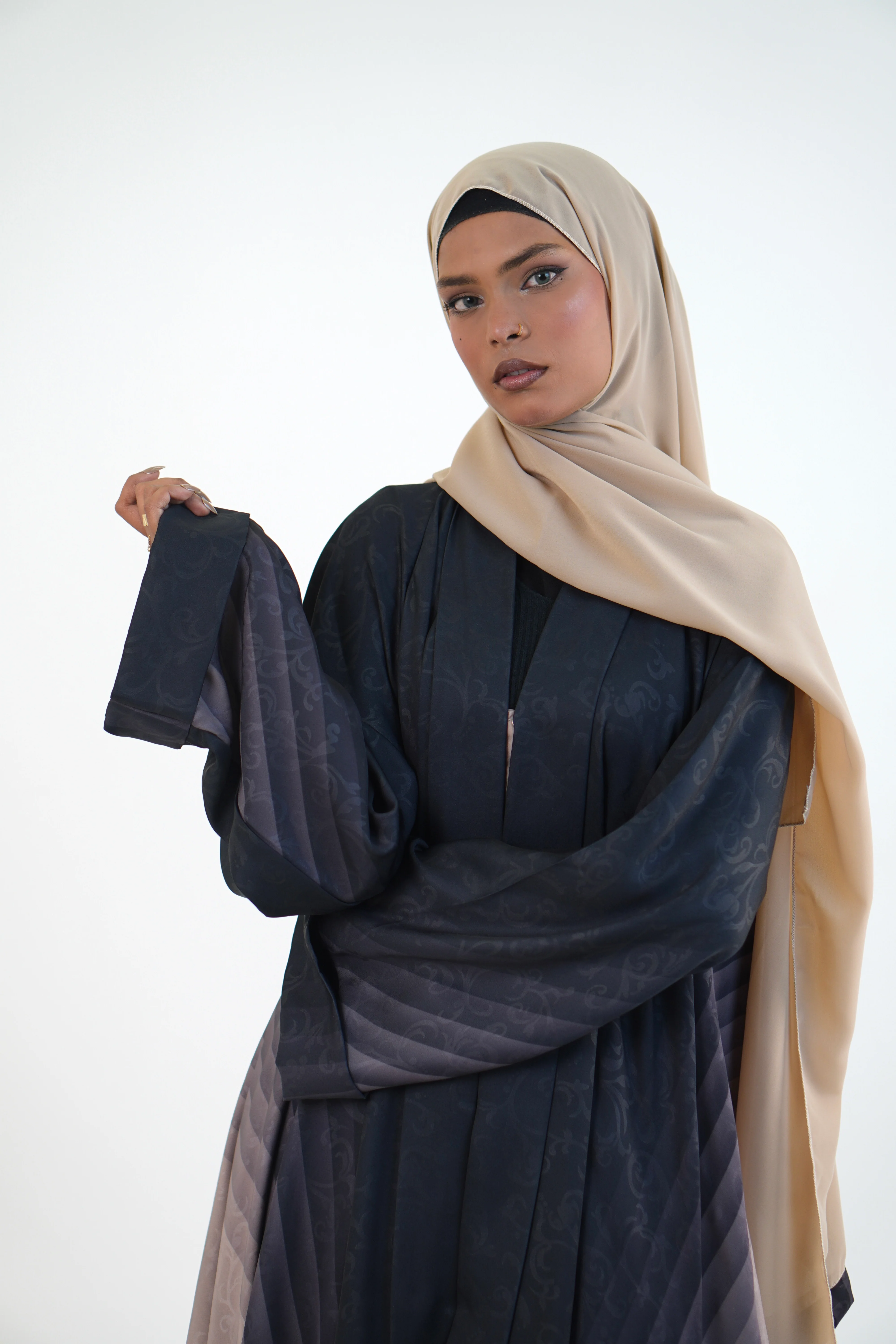TEXTURED OMBRE PLEATED ABAYAH - Image 25