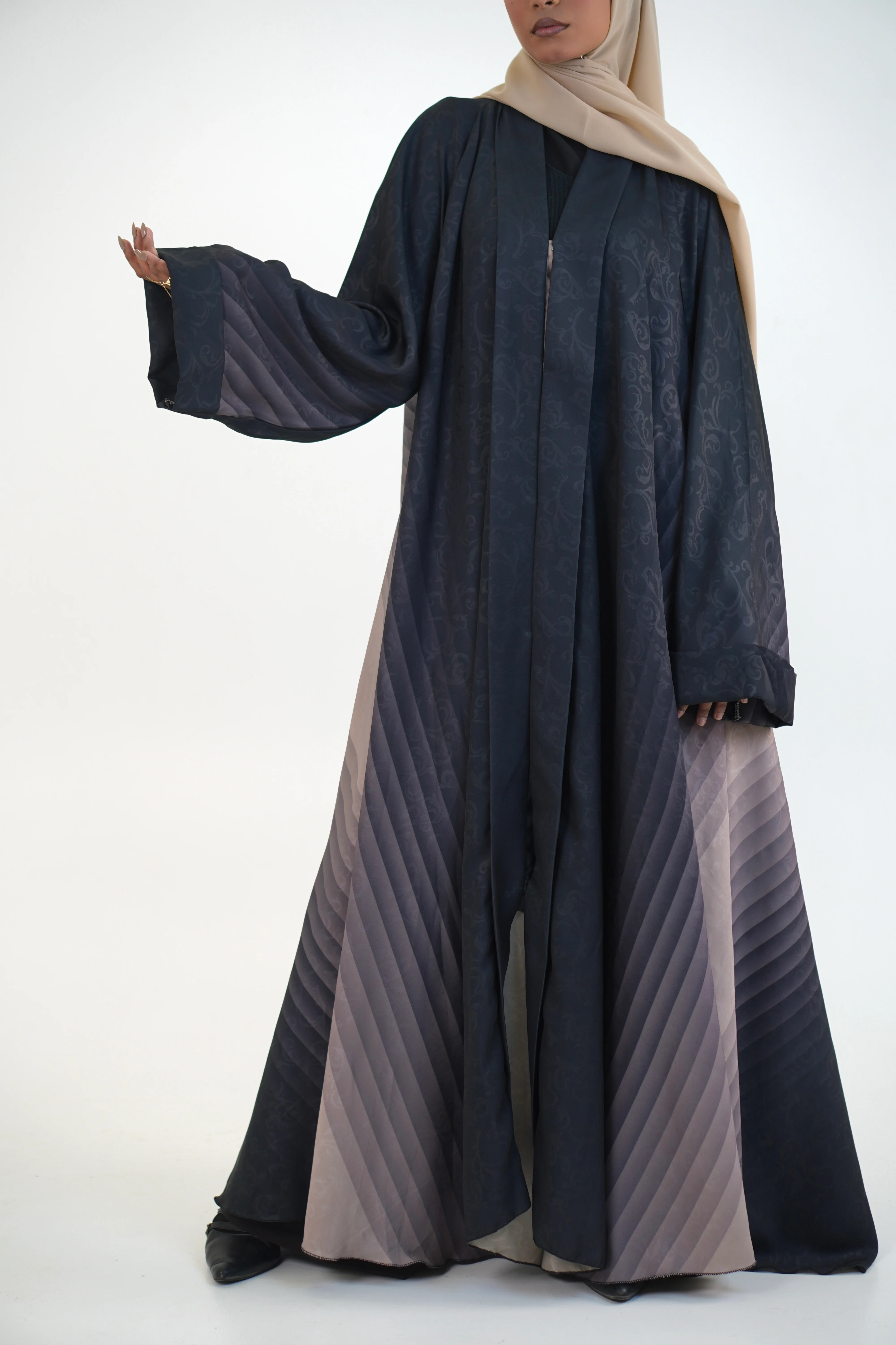 TEXTURED OMBRE PLEATED ABAYAH - Image 26